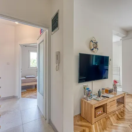 Apartment Pavluk With Balcony Porec