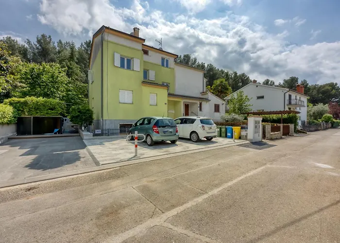 Pavluk With Balcony 아파트 *