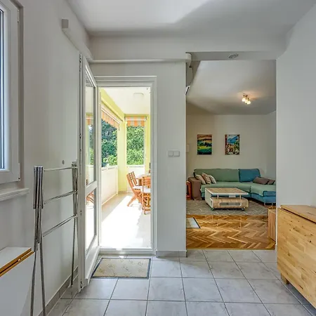 Pavluk With Balcony Apartamento