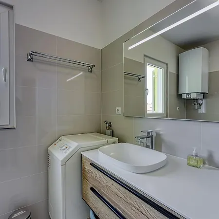 Pavluk With Balcony Apartamento Poreč